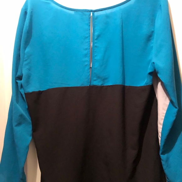 Color black top - Picture 1 of 2